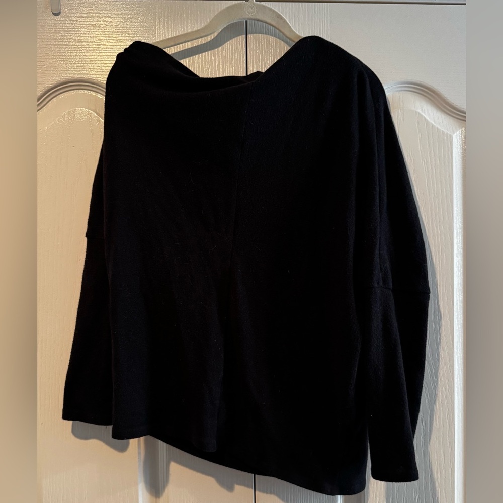 ASTR the Label Black AsymmetricalOff the Shoulder Lightweight Sweater - Size L - Picture 2 of 4